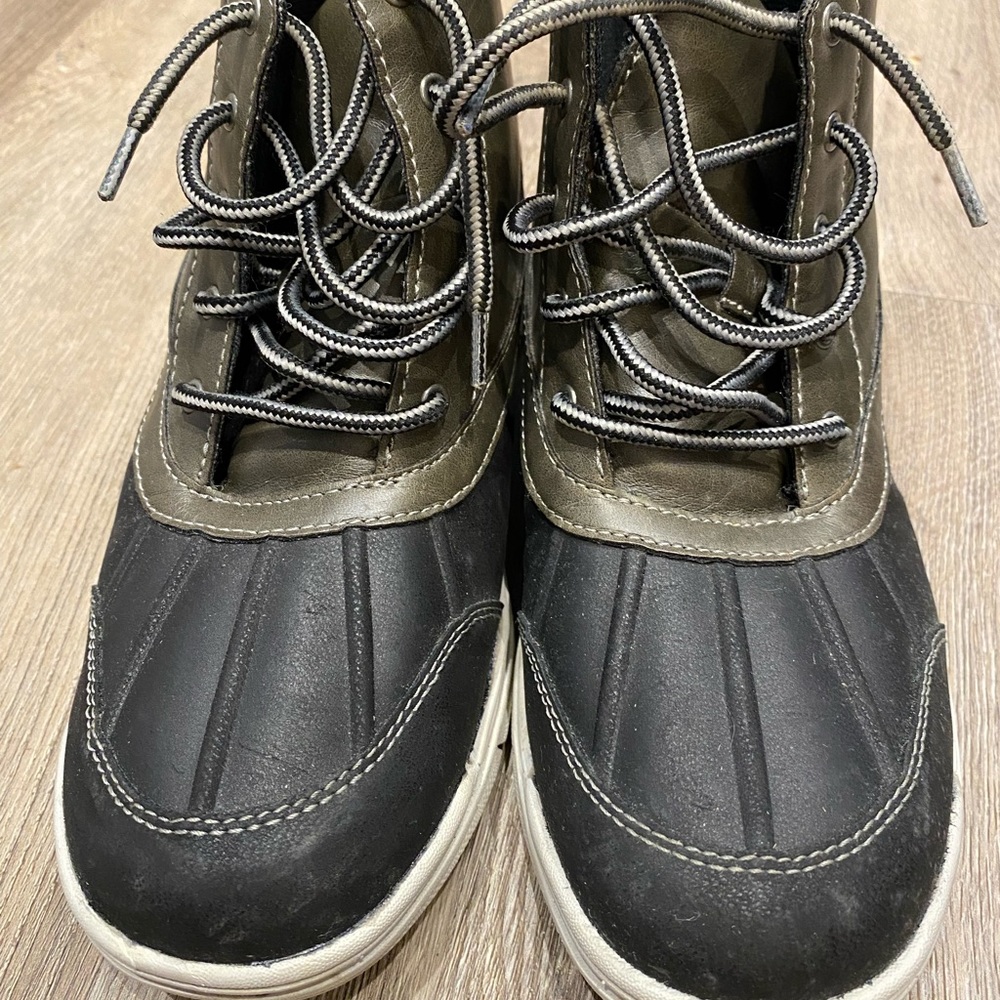 Teen size 5 all weather boots